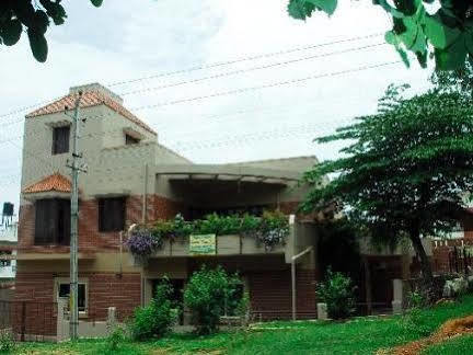Tulips Homestay Mysore Eksteriør billede
